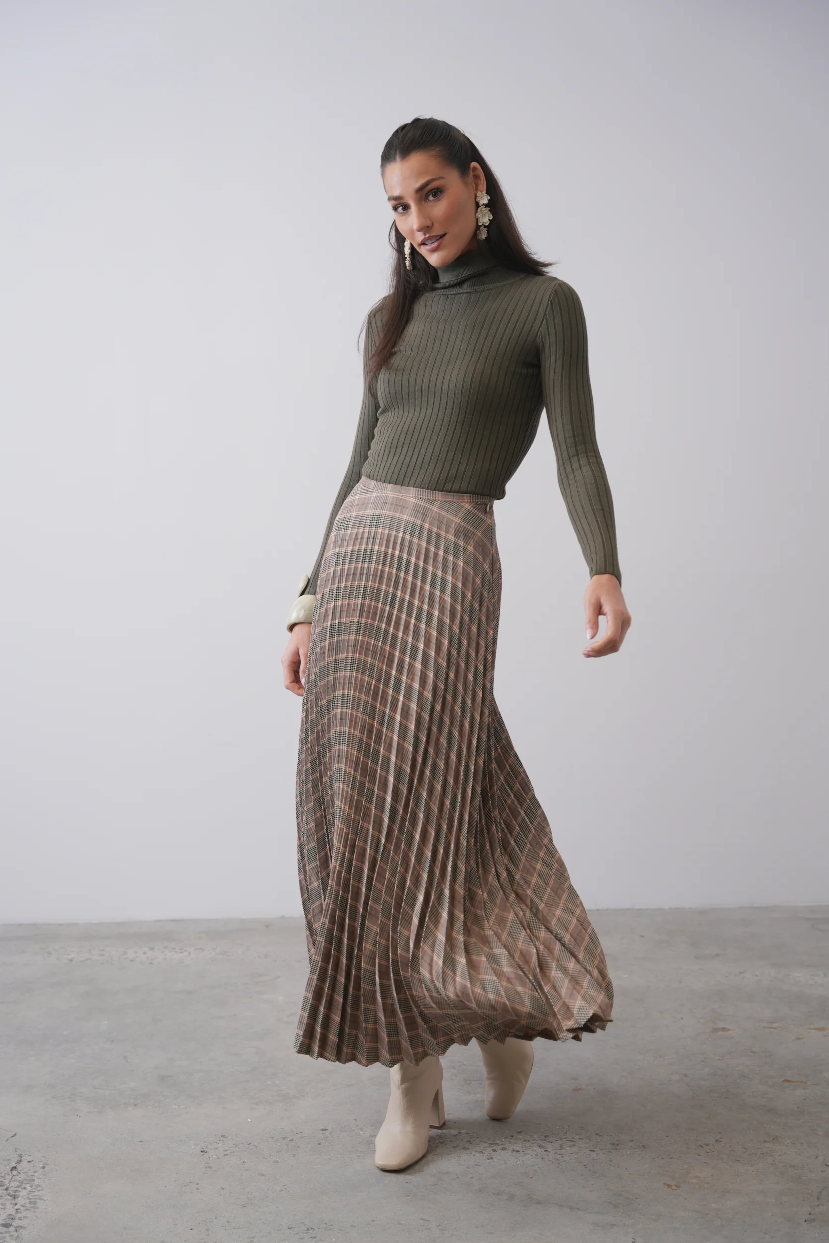 Basic Soft Knit Turtleneck - Image 4