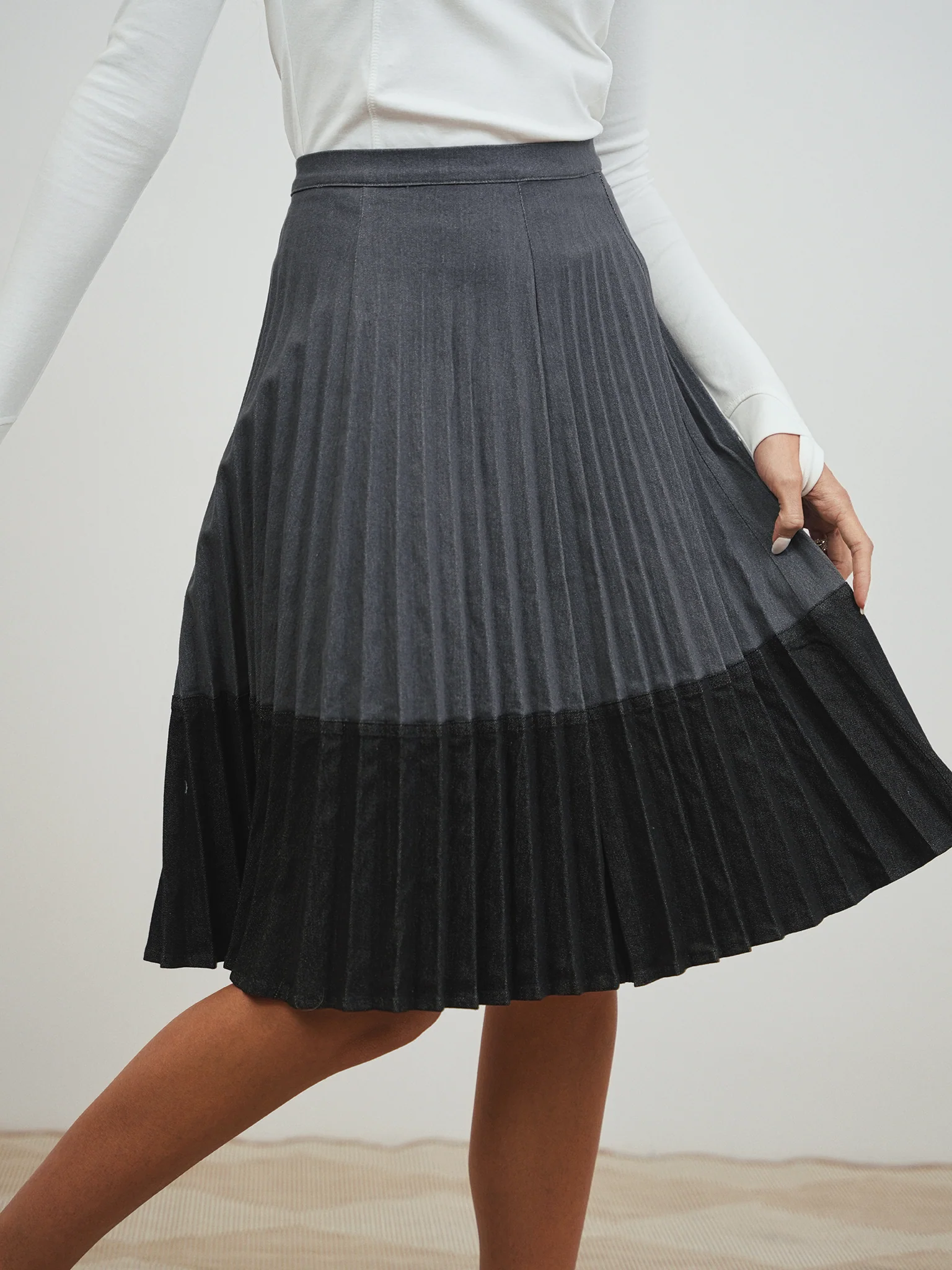 Colorblock Pleated Denim Skirt - Image 7