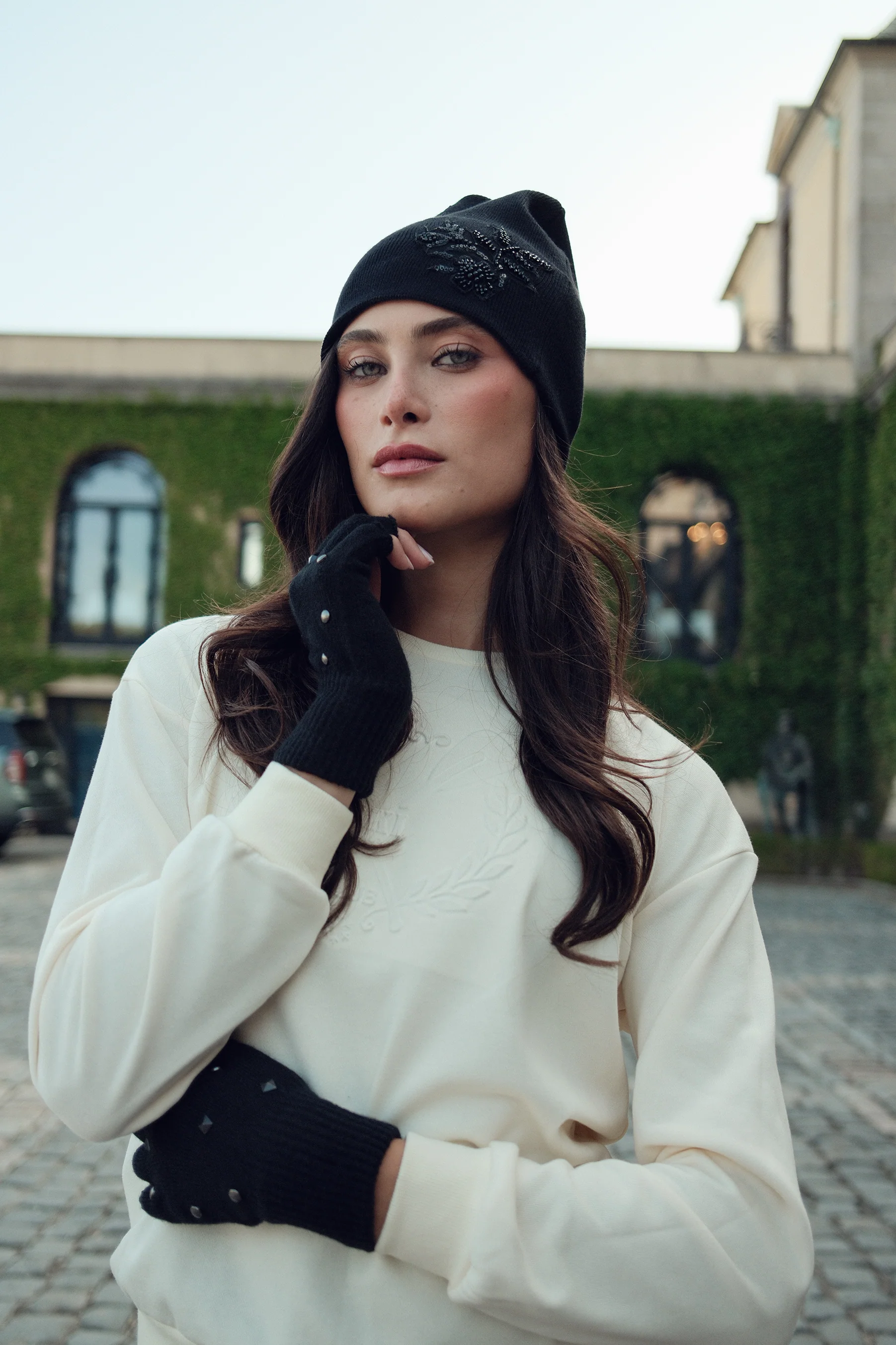 Stud Finger Gloves - Image 3